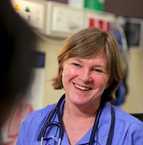 682px-Canberra_Hospital_Walk-in_centre_staff_at_work._(5567032944)